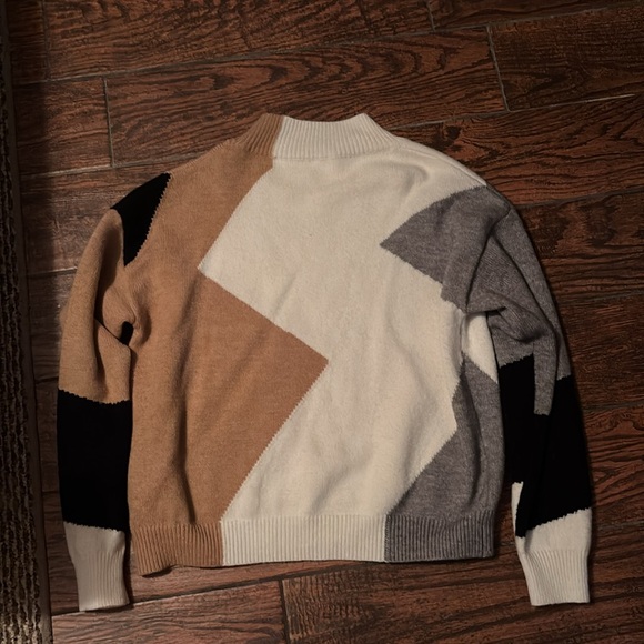 Multi color sweaterer!! Perfect condition - Picture 3 of 3